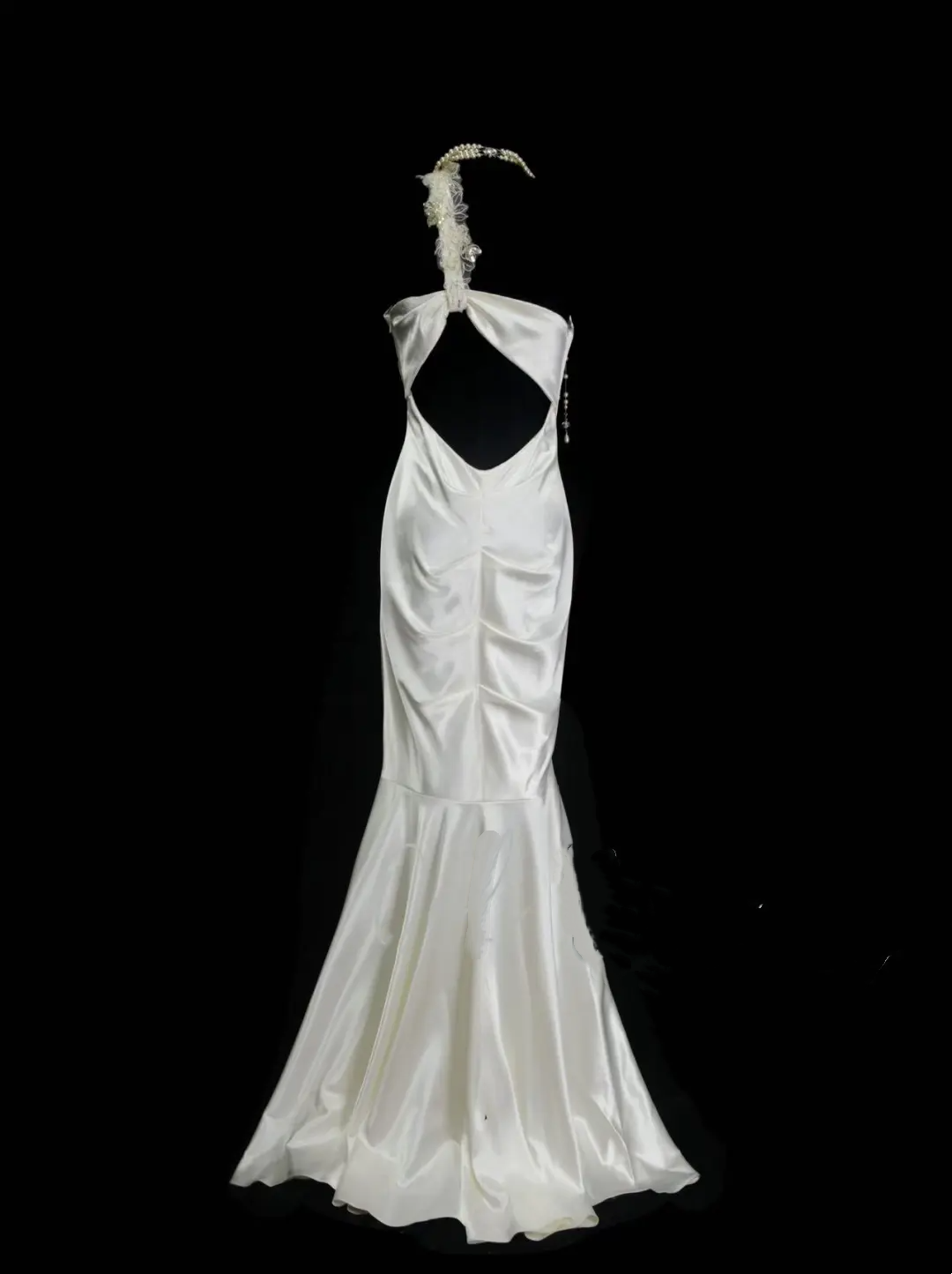 Elegantes, schlichtes Brautkleid im Meerjungfrauenstil mit One-Shoulder-Schnitt und Blumenmuster, erhältlich in kleinen und großen Größen (OB017)