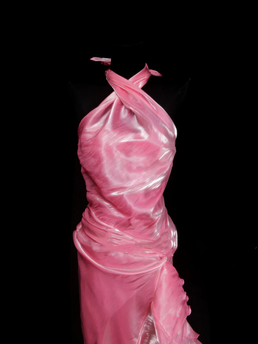 Schlichtes, langes Meerjungfrauen-Halterkleid in Rosa mit Raffungen und plissiertem Schnitt – Inspirationen für formelle Partykleider für Damen OB025
