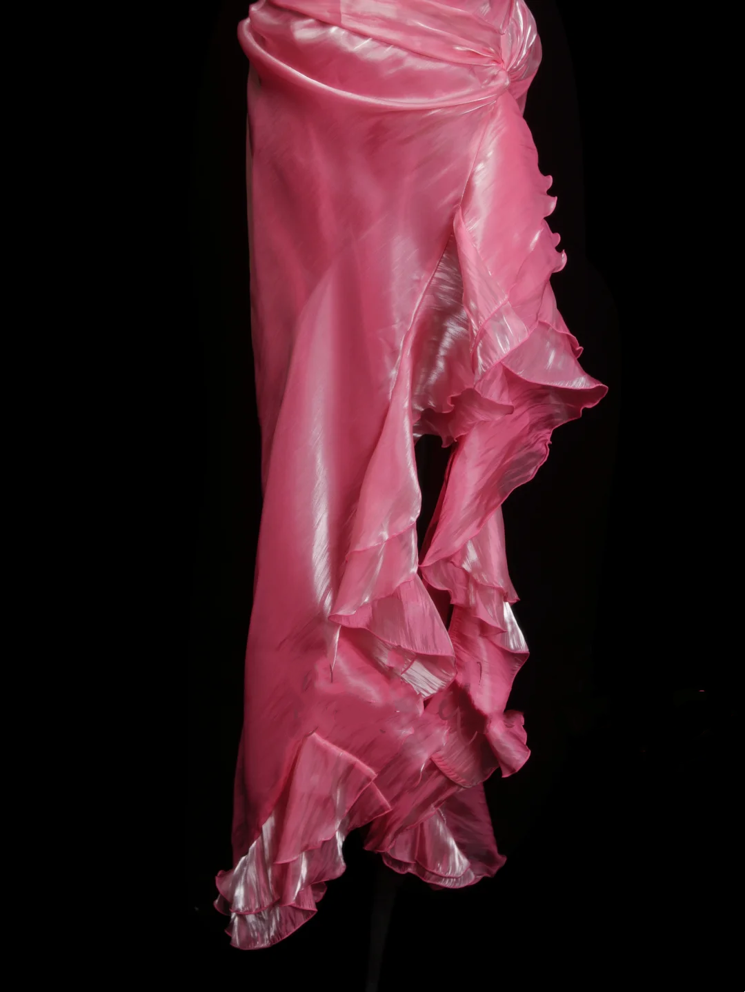 Schlichtes, langes Meerjungfrauen-Halterkleid in Rosa mit Raffungen und plissiertem Schnitt – Inspirationen für formelle Partykleider für Damen OB025