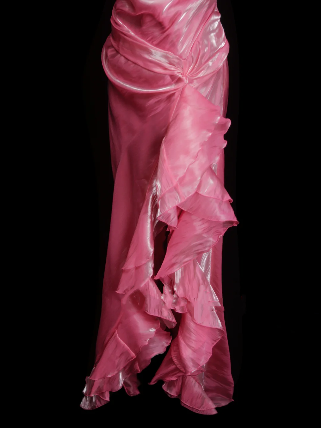 Schlichtes, langes Meerjungfrauen-Halterkleid in Rosa mit Raffungen und plissiertem Schnitt – Inspirationen für formelle Partykleider für Damen OB025