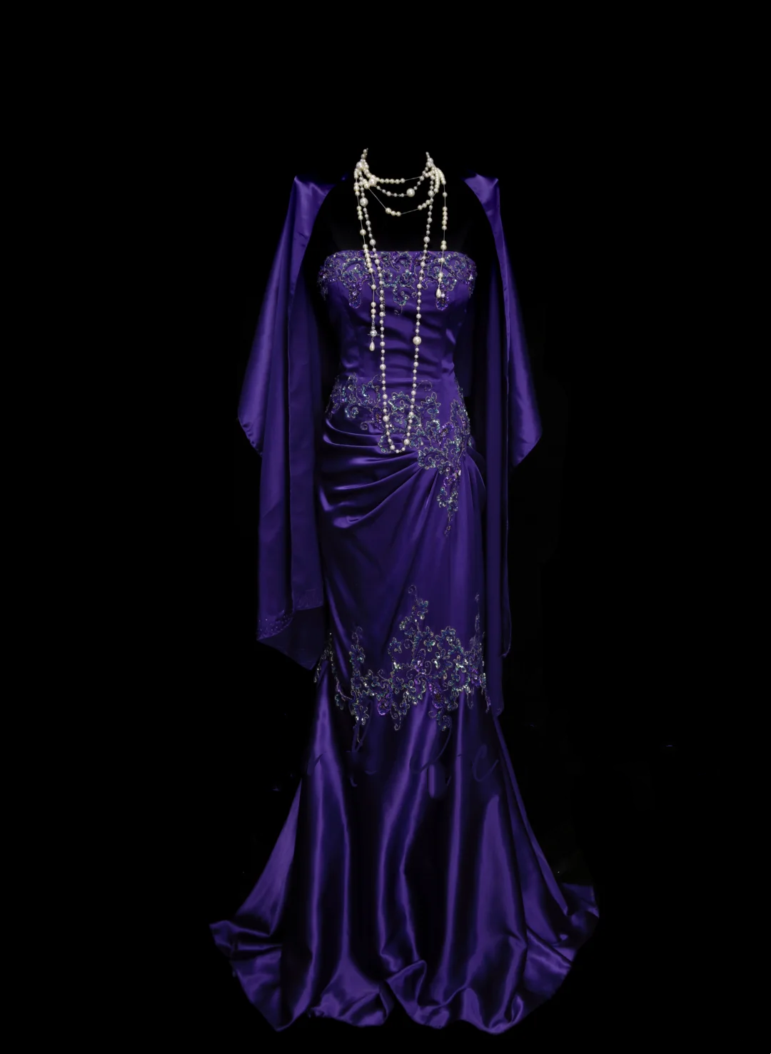 Elegantes, trägerloses Meerjungfrauen-Abendkleid aus lila Satin mit Applikationen und Perlenstickerei – ein trendiges Partykleid für Damen (OB026)
