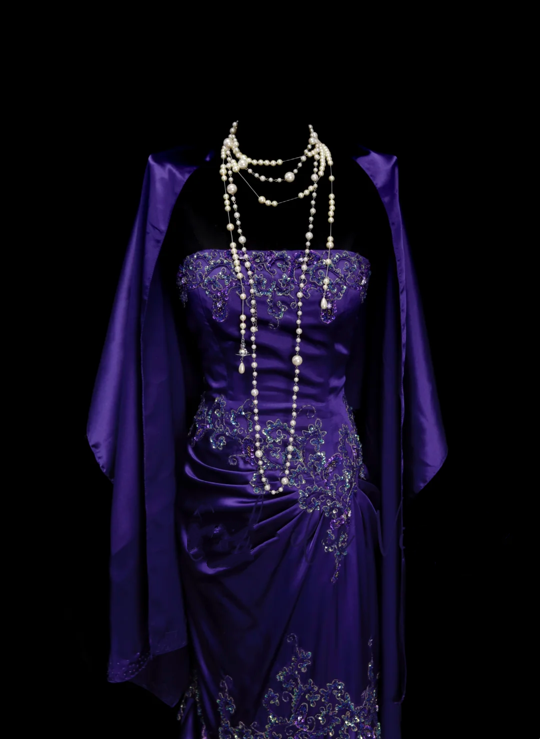 Elegantes, trägerloses Meerjungfrauen-Abendkleid aus lila Satin mit Applikationen und Perlenstickerei – ein trendiges Partykleid für Damen (OB026)