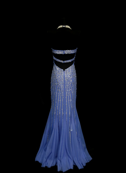 Robe de bal sirène élégante et sophistiquée, décolleté cœur, sequins bleus et perles, longue, collection 2026, référence OB027