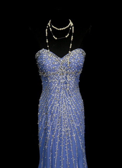 Robe de bal sirène élégante et sophistiquée, décolleté cœur, sequins bleus et perles, longue, collection 2026, référence OB027