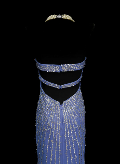 Robe de bal sirène élégante et sophistiquée, décolleté cœur, sequins bleus et perles, longue, collection 2026, référence OB027