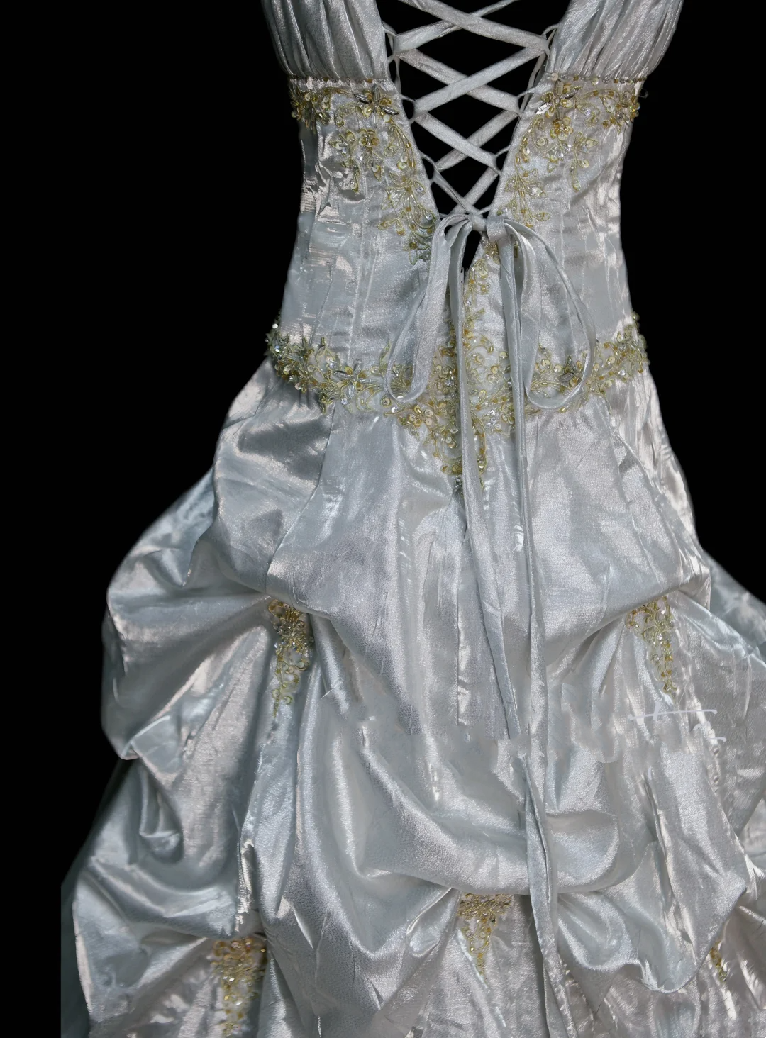 Elegantes Ballkleid mit Spaghettiträgern, silber plissiert, mit perlenbesetztem Oberteil, langes Abendkleid, Partykleid, Outfit für den 18. Geburtstag, Abschlusskleid OB043