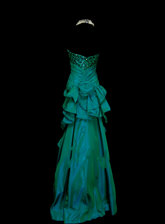 Elegantes, langes A-Linien-Abendkleid aus grünem Satin mit Paillettenoberteil und Herzausschnitt – perfekt für Partys, den 18. Geburtstag oder als Abschlusskleid (OB045).