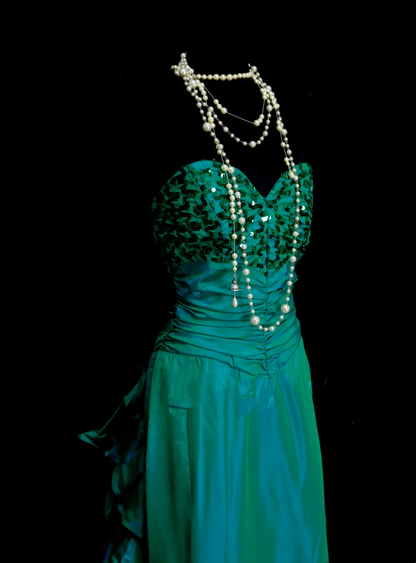 Robe de bal longue chic en satin vert anthracite plissée à sequins, coupe trapèze, bustier cœur, idéale pour une soirée, un 18e anniversaire ou une remise de diplôme (OB045)