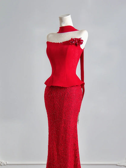 Figurschmeichelndes, trägerloses Meerjungfrauen-Abendkleid aus rotem Satin und Spitze, langes formelles Abendkleid für Geburtstagsfeiern N387