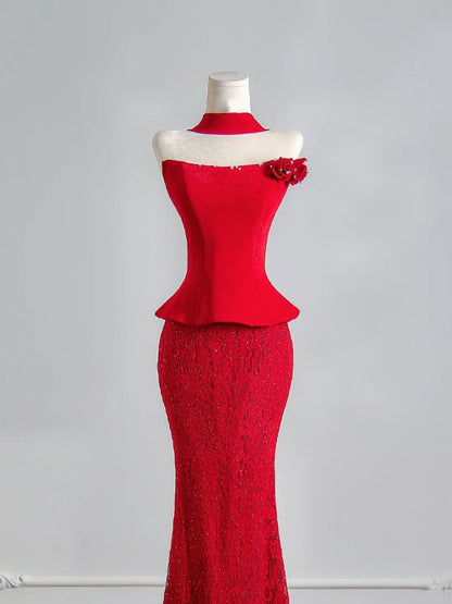 Figurschmeichelndes, trägerloses Meerjungfrauen-Abendkleid aus rotem Satin und Spitze, langes formelles Abendkleid für Geburtstagsfeiern N387
