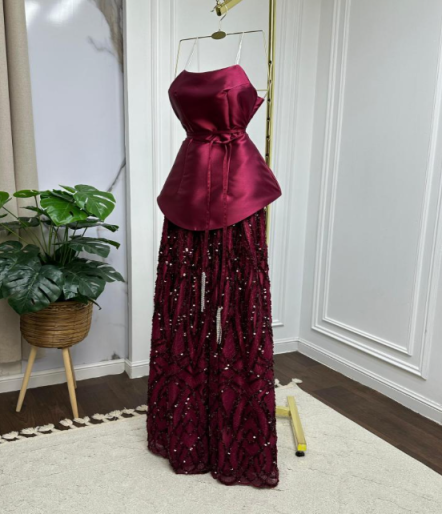 Robe de bal longue en satin bordeaux à sequins, coupe trapèze élégante, sans bretelles, sans manches, inspiration DH2936
