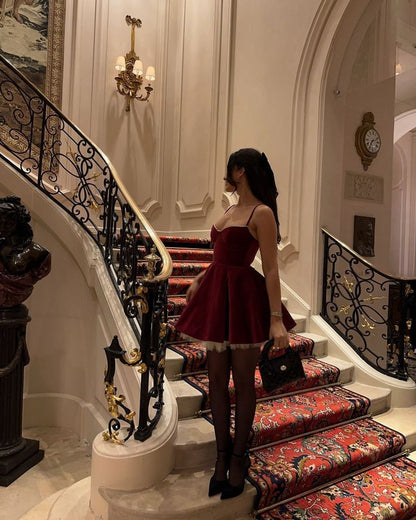 Robe de bal simple à bretelles spaghetti en velours bordeaux, robe courte pour 16e anniversaire, robe de soirée, robe de cocktail DH3259