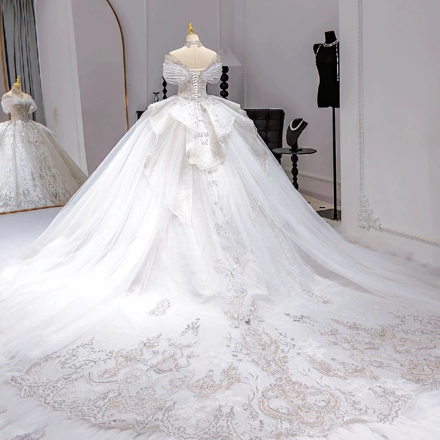 Modest Ball Gown Off The Shoulder Short Sleeves Fitted Tulle Corset Wedding Dress Long Bridal Gown Wedding Dresses DH2909