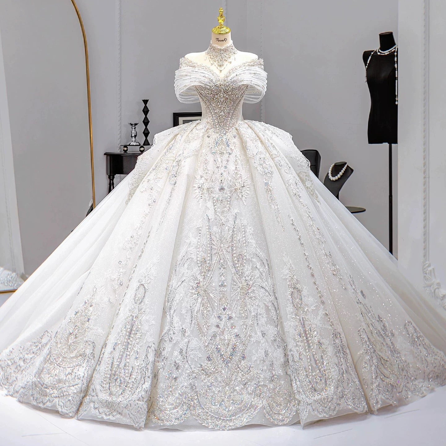 Modest Ball Gown Off The Shoulder Short Sleeves Fitted Tulle Corset Wedding Dress Long Bridal Gown Wedding Dresses DH2909