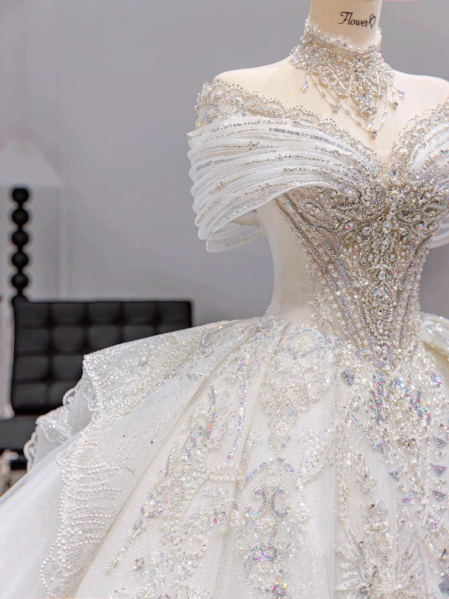 Modest Ball Gown Off The Shoulder Short Sleeves Fitted Tulle Corset Wedding Dress Long Bridal Gown Wedding Dresses DH2909