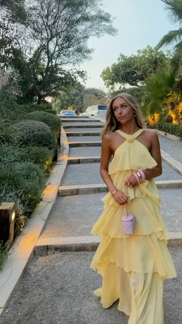 Classy A line Halter Yellow Chiffon Layers Long Prom Dresses Formal Dress Birthday Outfits Prom Gown RA020