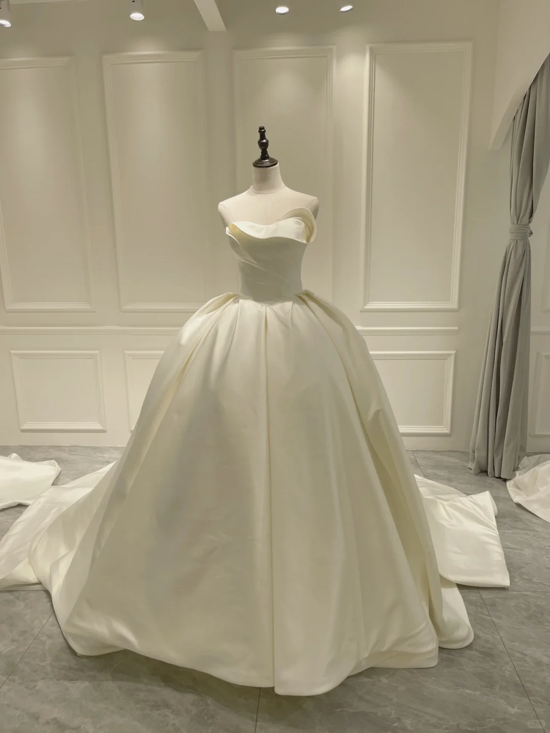 Robe de mariée de rêve, bustier, en satin blanc plissé, style longue, style conte de fées, RB1054
