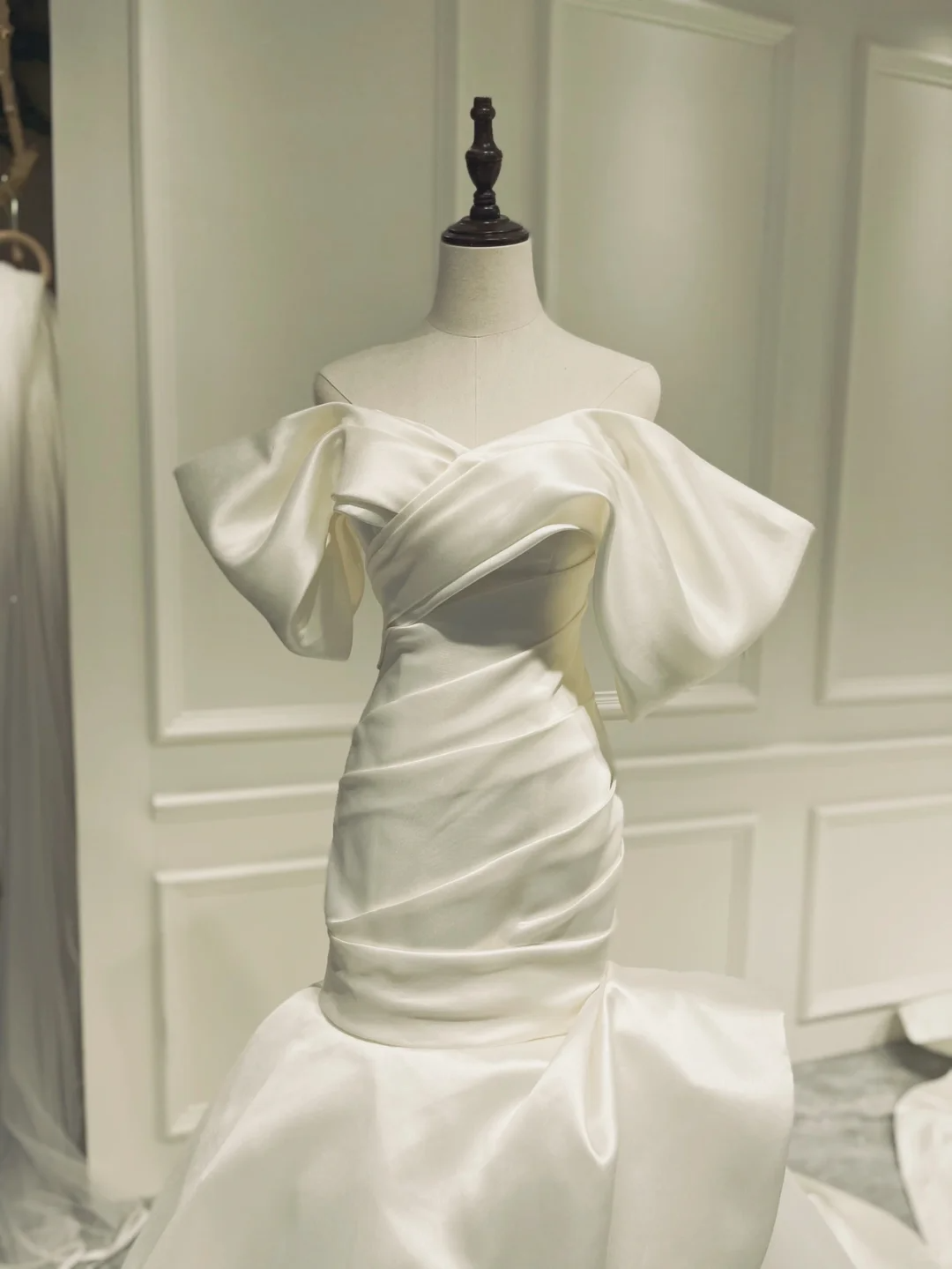 Dream Mermaid Off The Shoulder White Satin Pleated Wedding Dress Styles Long Fairytale Brides Gown Wedding Dresses Ideas RB1056