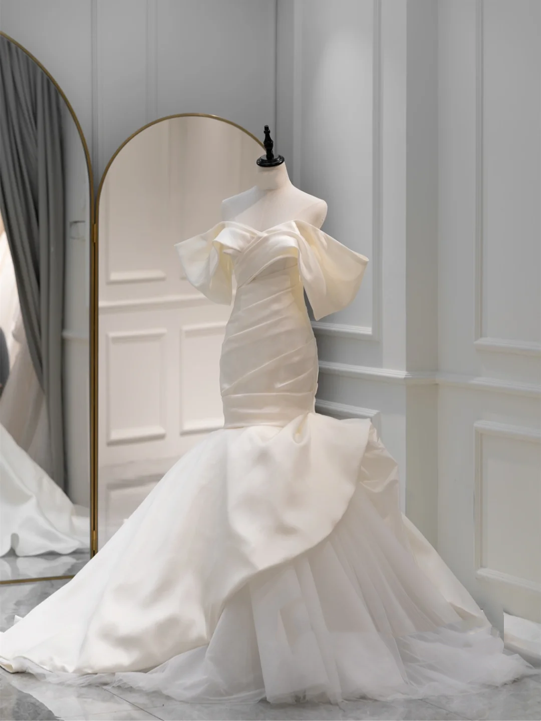 Dream Mermaid Off The Shoulder White Satin Pleated Wedding Dress Styles Long Fairytale Brides Gown Wedding Dresses Ideas RB1056