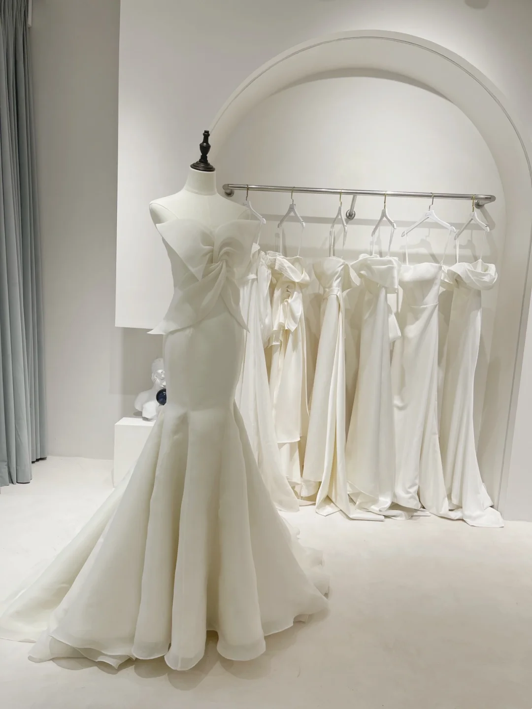 Dream Mermaid Off The Shoulder White Satin Pleated Wedding Dress Styles Long Fairytale Brides Gown Wedding Dresses Ideas RB1056