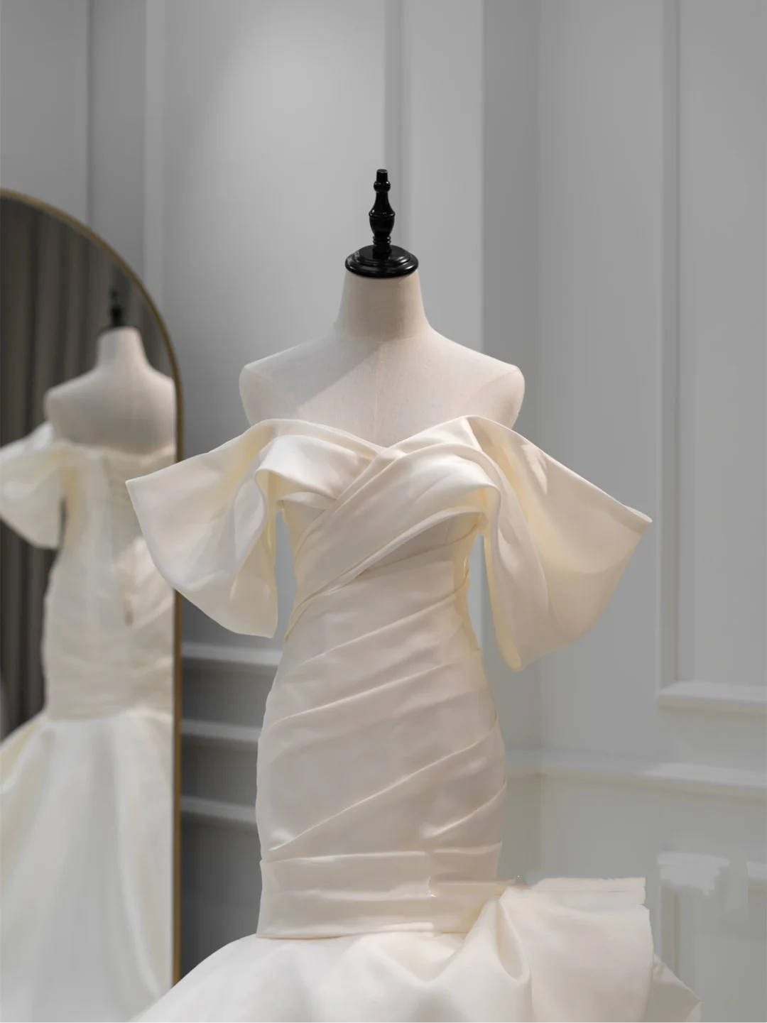 Dream Mermaid Off The Shoulder White Satin Pleated Wedding Dress Styles Long Fairytale Brides Gown Wedding Dresses Ideas RB1056