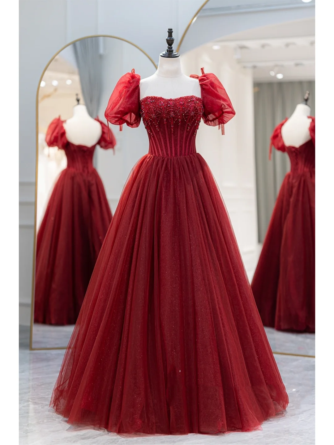 Charmantes Ballkleid mit quadratischem Ausschnitt, rotem Tüll, langes Ballkleid zum 18. Geburtstag, Outfit für die Oberstufe, Tanzpartykleid RB1063