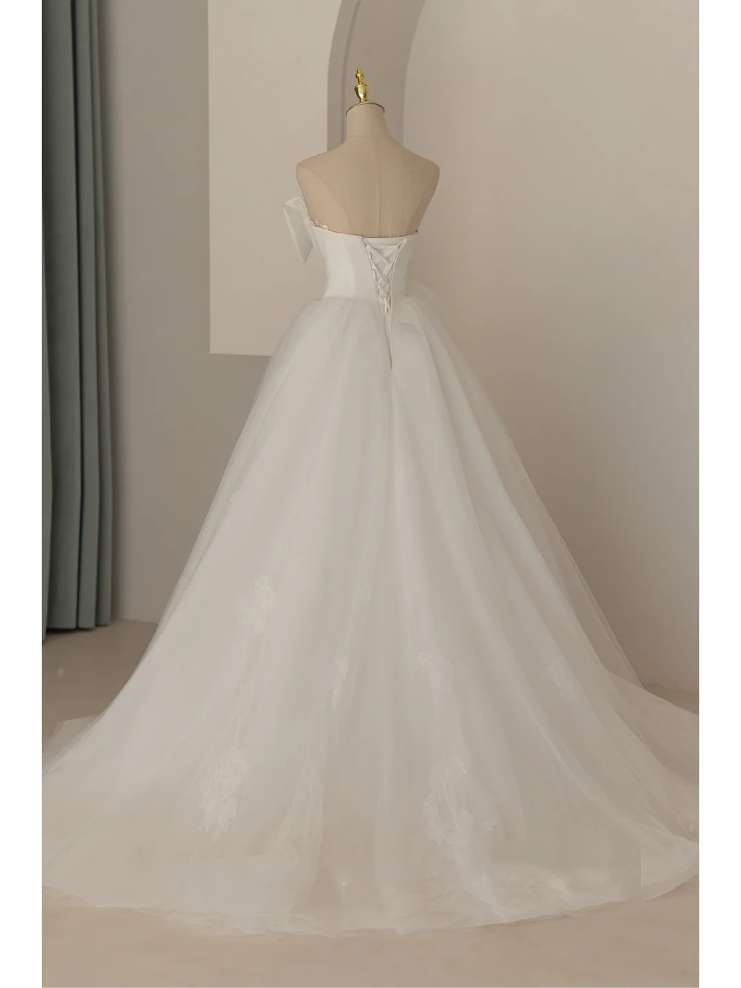 Robe de mariée blanche élégante et modeste, sans bretelles, sans manches, style robe de bal longue, RB1065