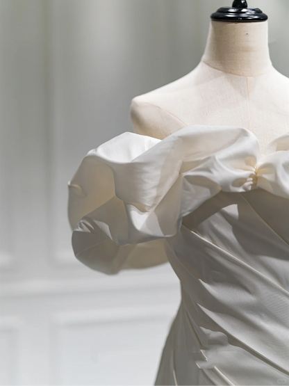 Robe de mariée sirène blanche à manches courtes et épaules dénudées, en satin, avec volants et corset, avec traîne, RB1067