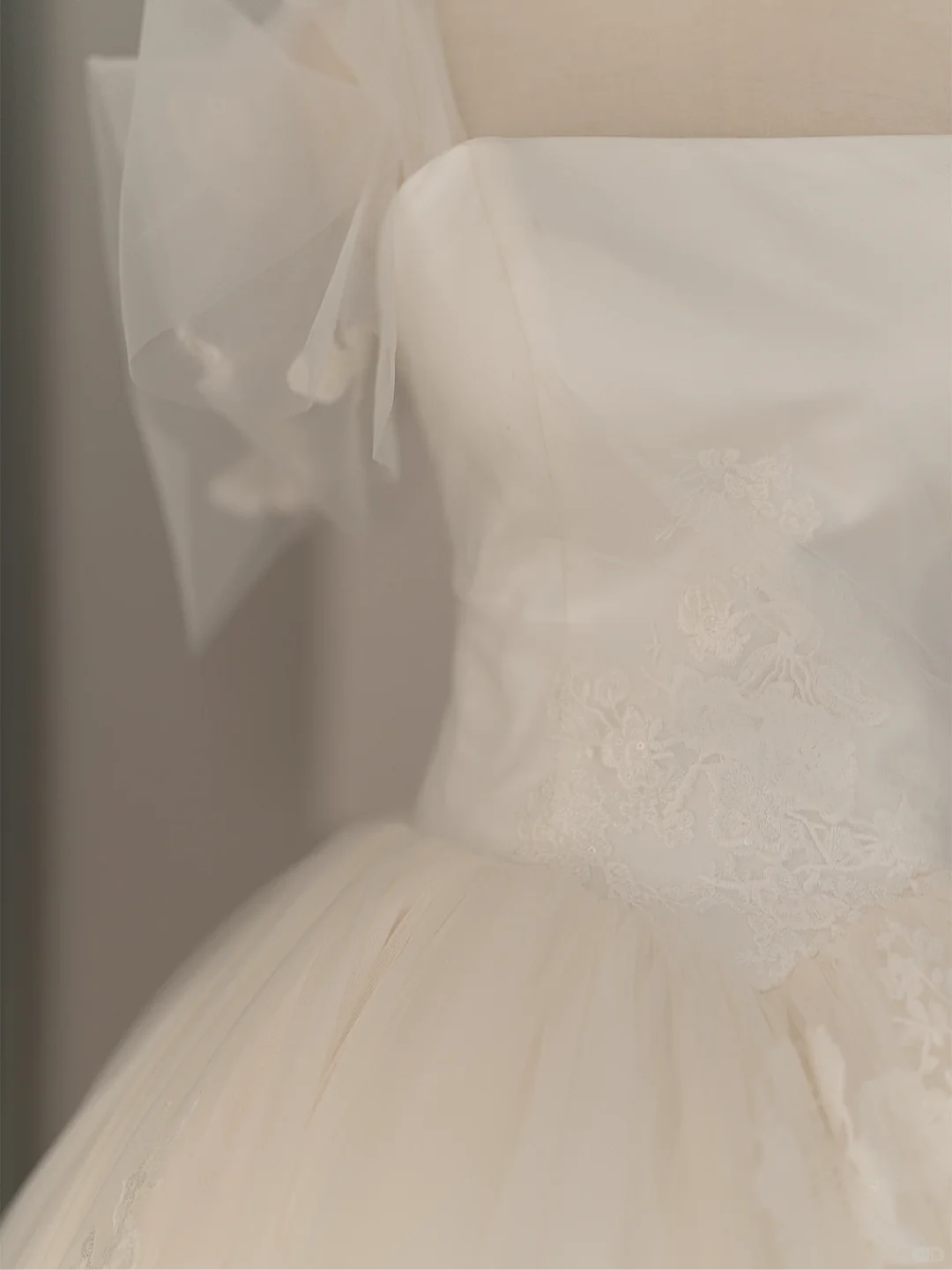 Dreamy Ball Gown Straps White Fitted Lace Ruffles Corset Wedding Dress Bridal Gowns Wedding Dresses With Train RB1071
