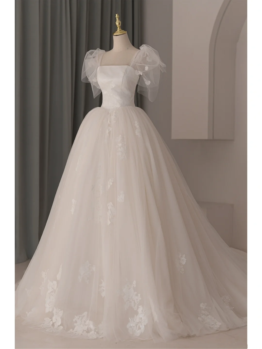 Dreamy Ball Gown Straps White Fitted Lace Ruffles Corset Wedding Dress Bridal Gowns Wedding Dresses With Train RB1071
