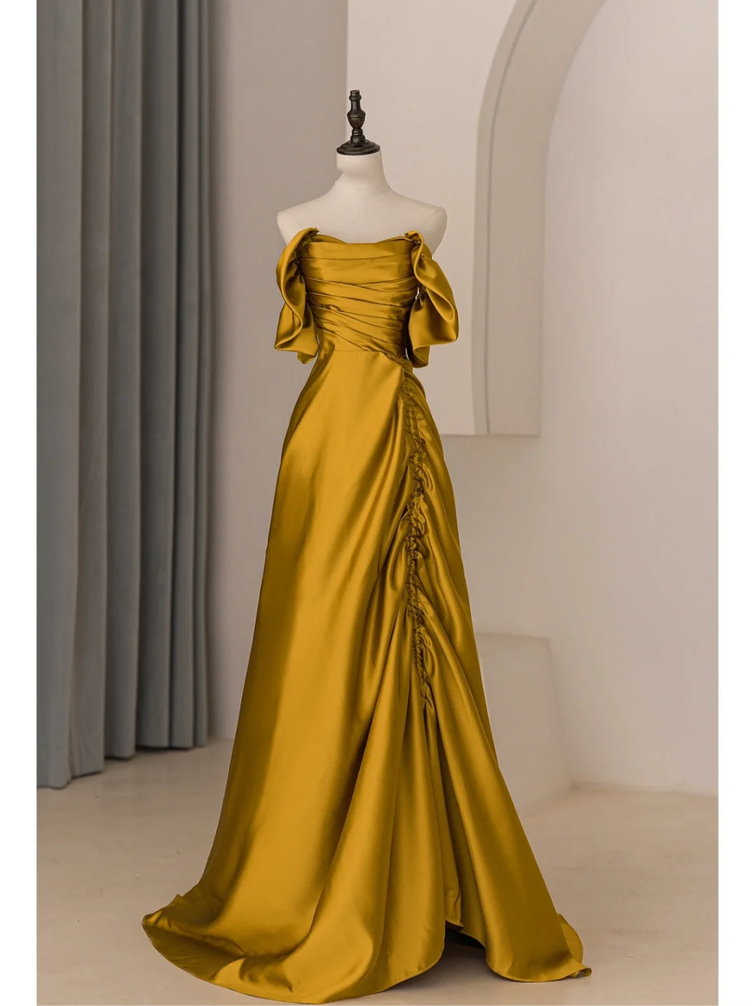Robe de bal sirène élégante et tendance, épaules dénudées, en satin doré plissé, style lycée, longue, RB1072