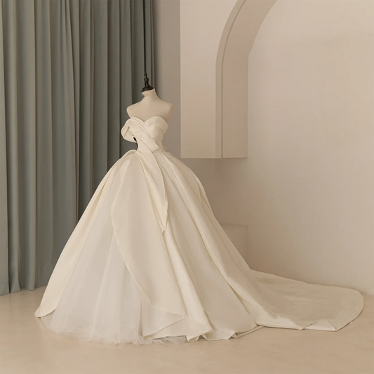 Dreamy Ball Gown Strapless White Fitted Satin Ruffles Corset Plus Size Wedding Dress Bridal Gowns Wedding Dresses With Train RB1073