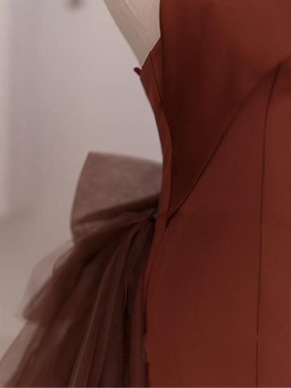 Robe de bal longue en satin plissé rouge rouille, style sirène, sans bretelles, tendance et modeste, idéale pour les lycées et les lycées (RB1076)
