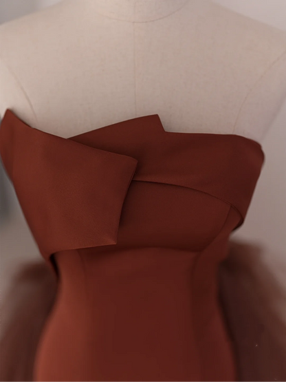 Robe de bal longue en satin plissé rouge rouille, style sirène, sans bretelles, tendance et modeste, idéale pour les lycées et les lycées (RB1076)