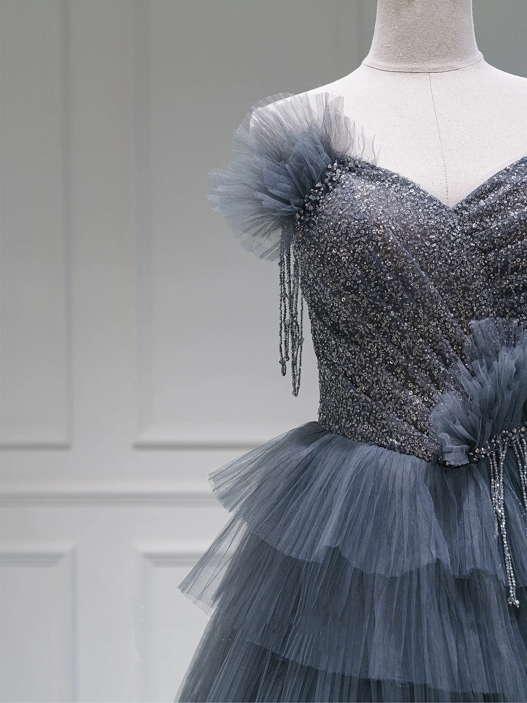 Robe de bal longue en tulle gris, décolleté en cœur, robe de soirée unique, robe d'anniversaire, robe de remise de diplôme, RB1082