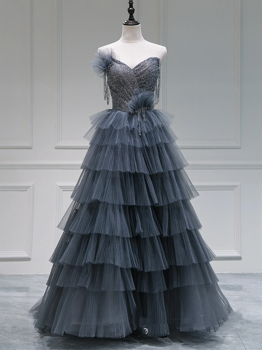 Robe de bal longue en tulle gris, décolleté en cœur, robe de soirée unique, robe d'anniversaire, robe de remise de diplôme, RB1082