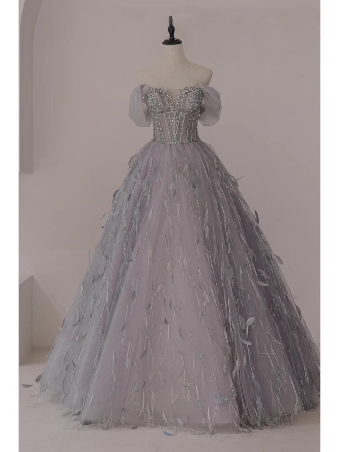 Unique Ball Gown Off The Shoulder Light Gray Long Prom Dresses Reveal Inspiration Party Dress 16th Birthday Outfits Graduation Dress RB1096