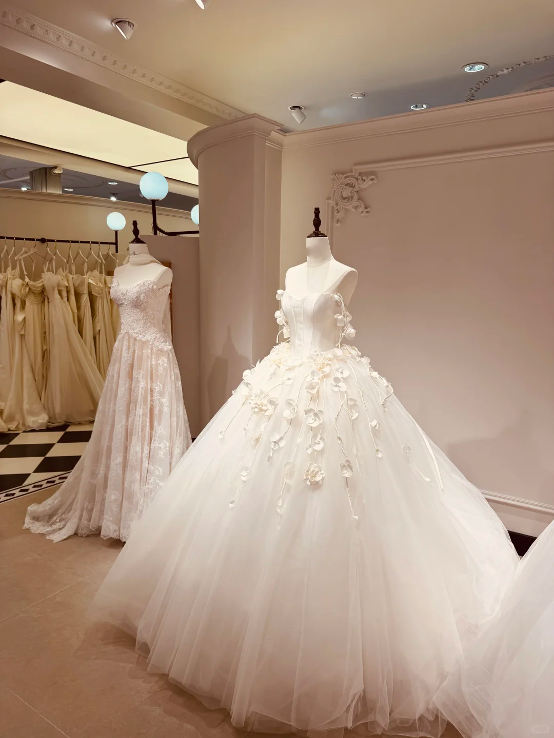 Robe de mariée modeste, décolleté en cœur, sans manches, ajustée, en dentelle blanche, style corset, longue, RB1098