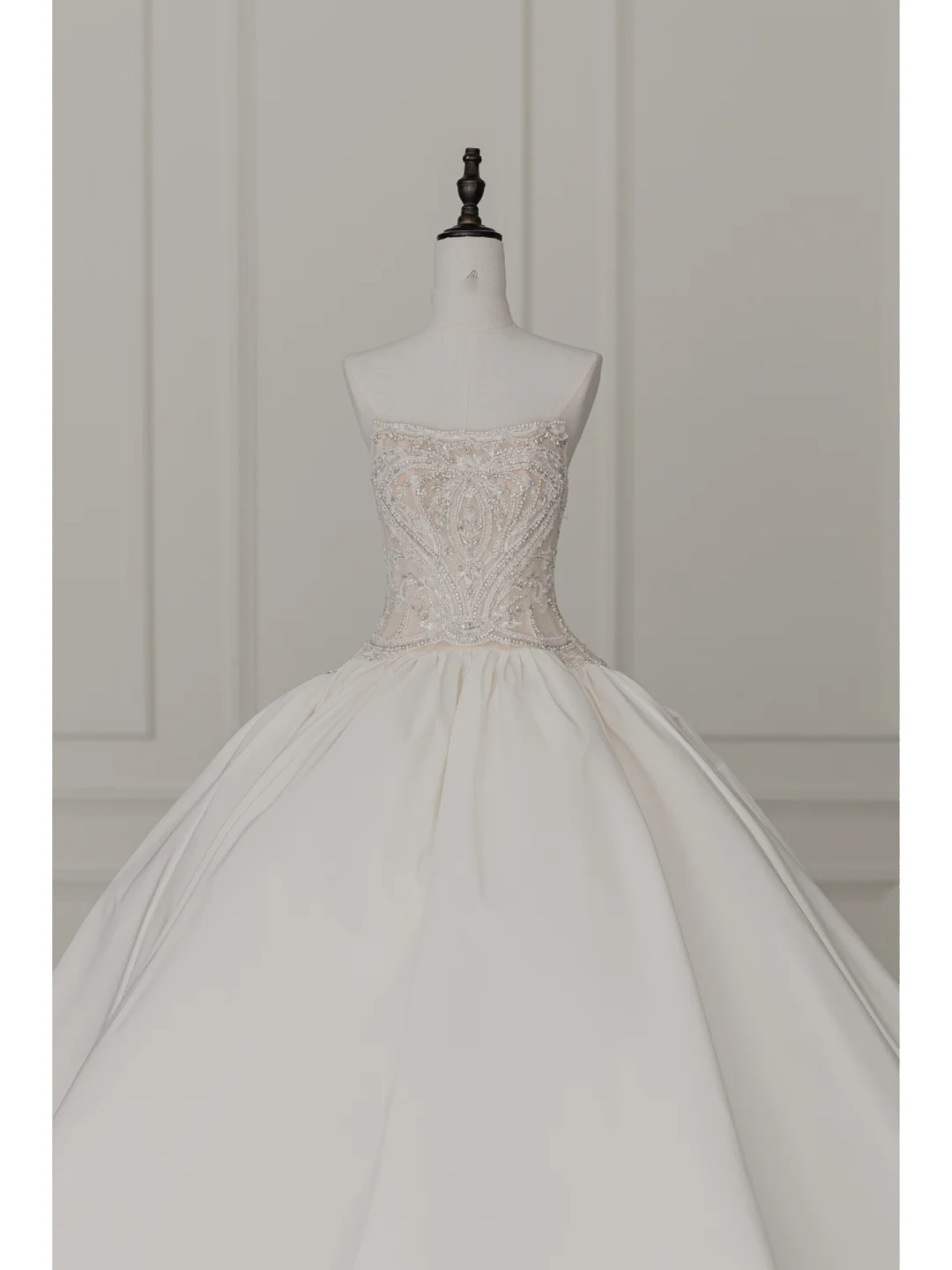 Robe de mariée élégante et modeste, sans bretelles, sans manches, avec corset et perles blanches, style robe de mariée longue, RB1102