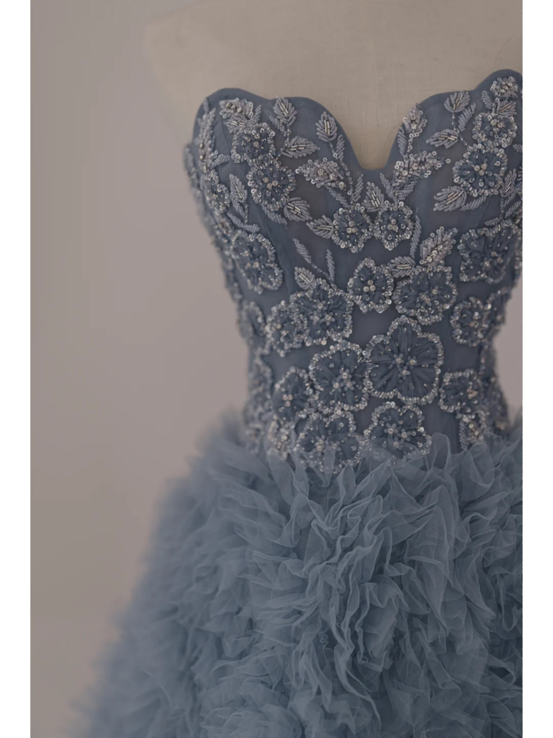 Robe de bal unique en tulle gris, décolleté en cœur, longue, inspiration robe de soirée, tenue de 18e anniversaire, robe de remise de diplôme, RB1105