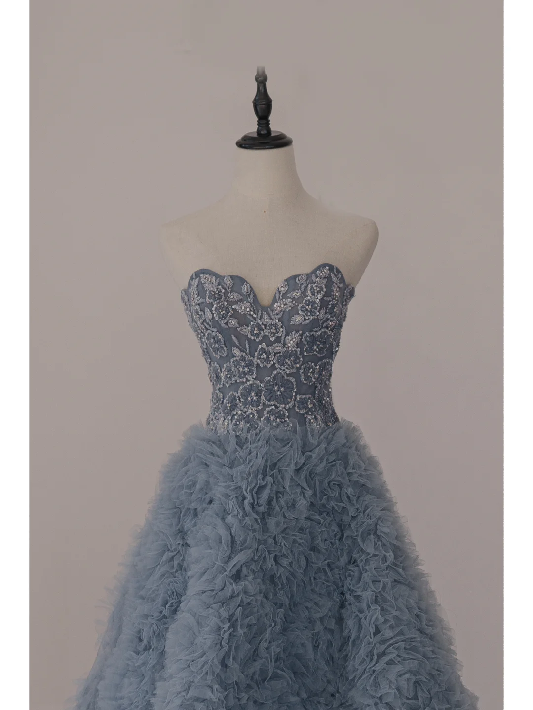 Robe de bal unique en tulle gris, décolleté en cœur, longue, inspiration robe de soirée, tenue de 18e anniversaire, robe de remise de diplôme, RB1105