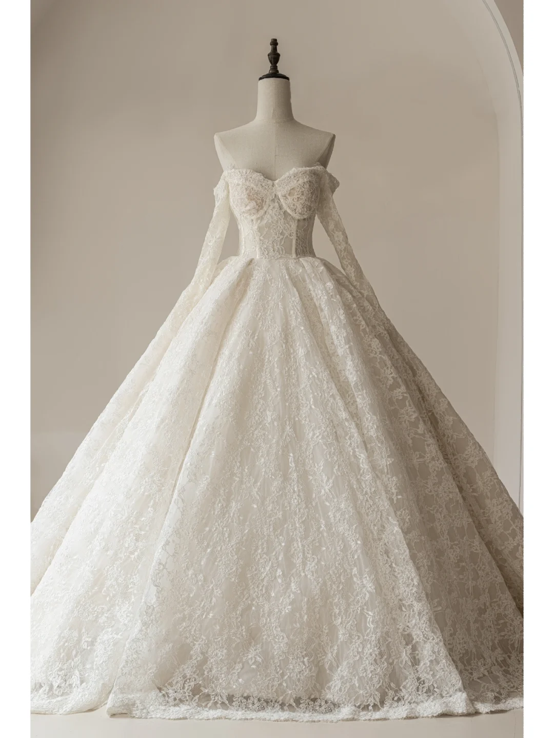 Elegant Ball Gown Off The Shoulder Long Sleeves Lace White Fitted Wedding Dress Styles Long Bridal Gown Wedding Gowns RB1109