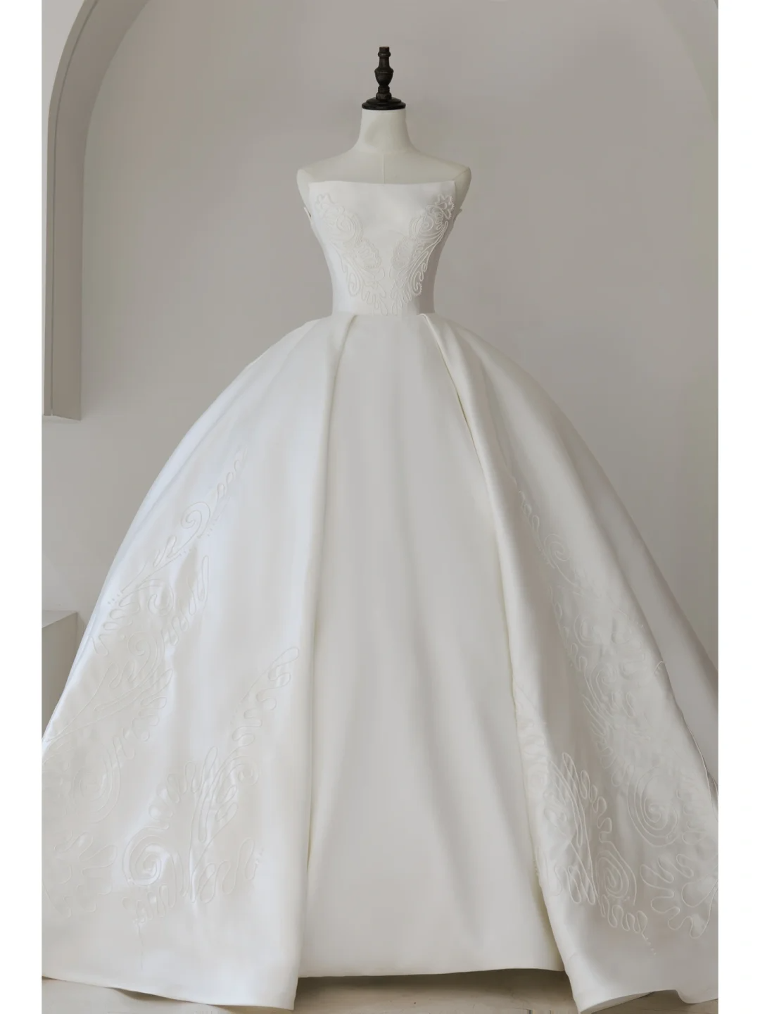 Robe de mariée élégante et modeste, bustier, ajustée, avec appliques blanches et corset, style robe de mariée longue, RB1113