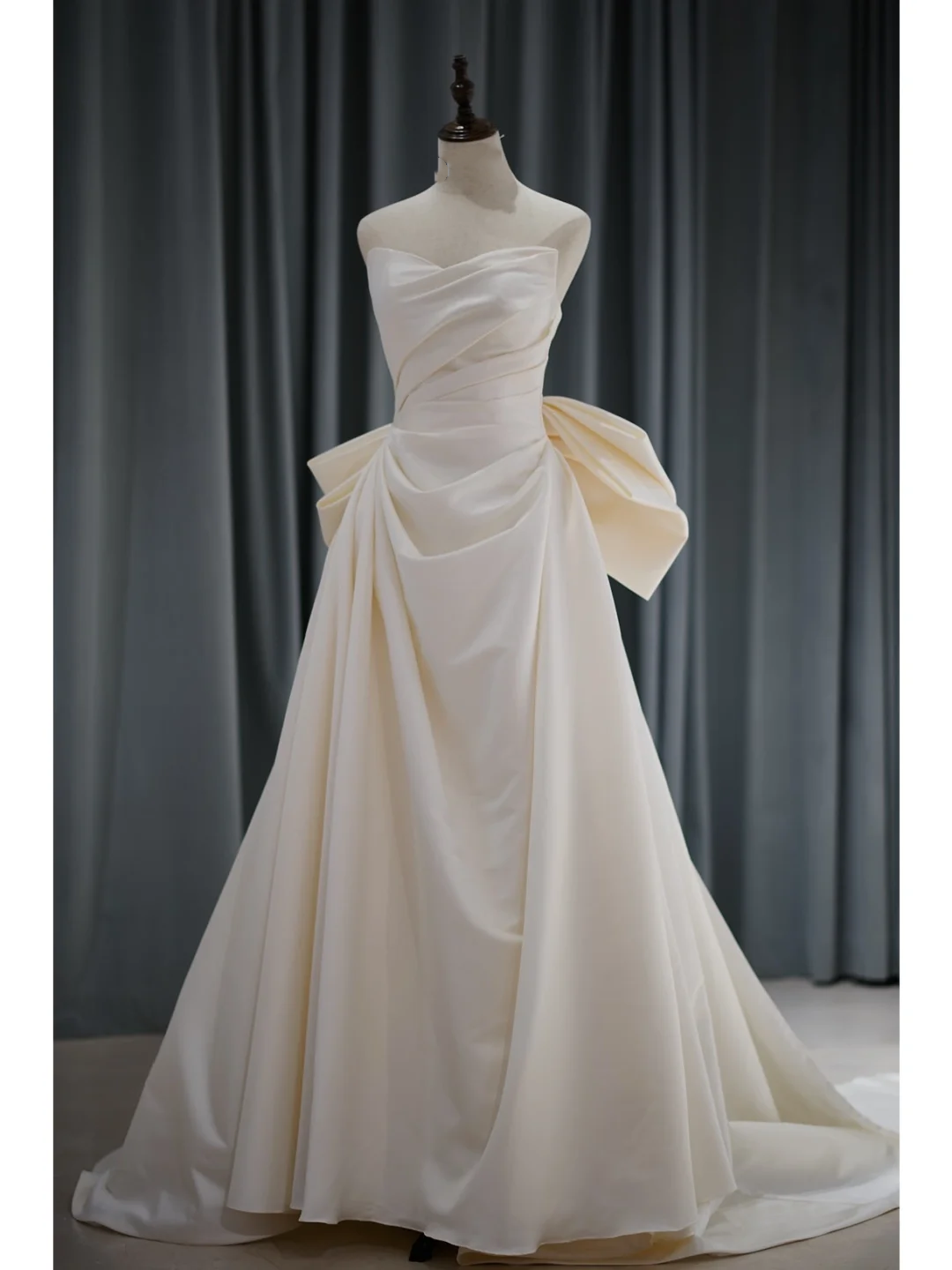 Elegant Modest Mermaid Sweetheart Satin Pleated Off White Wedding Dress Long Bridal Gown Wedding Gowns RB1118