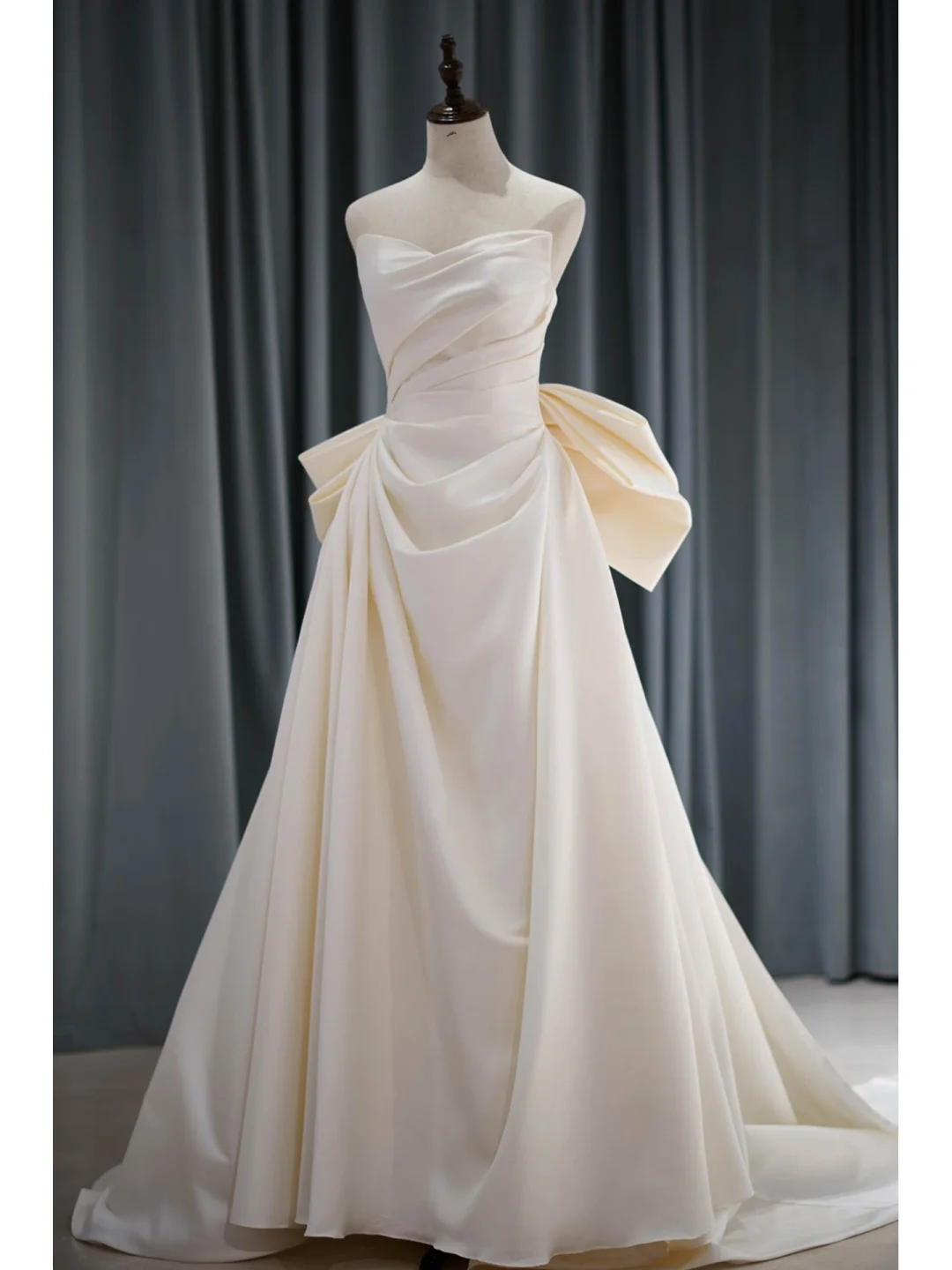 Elegant Modest Mermaid Sweetheart Satin Pleated Off White Wedding Dress Long Bridal Gown Wedding Gowns RB1118