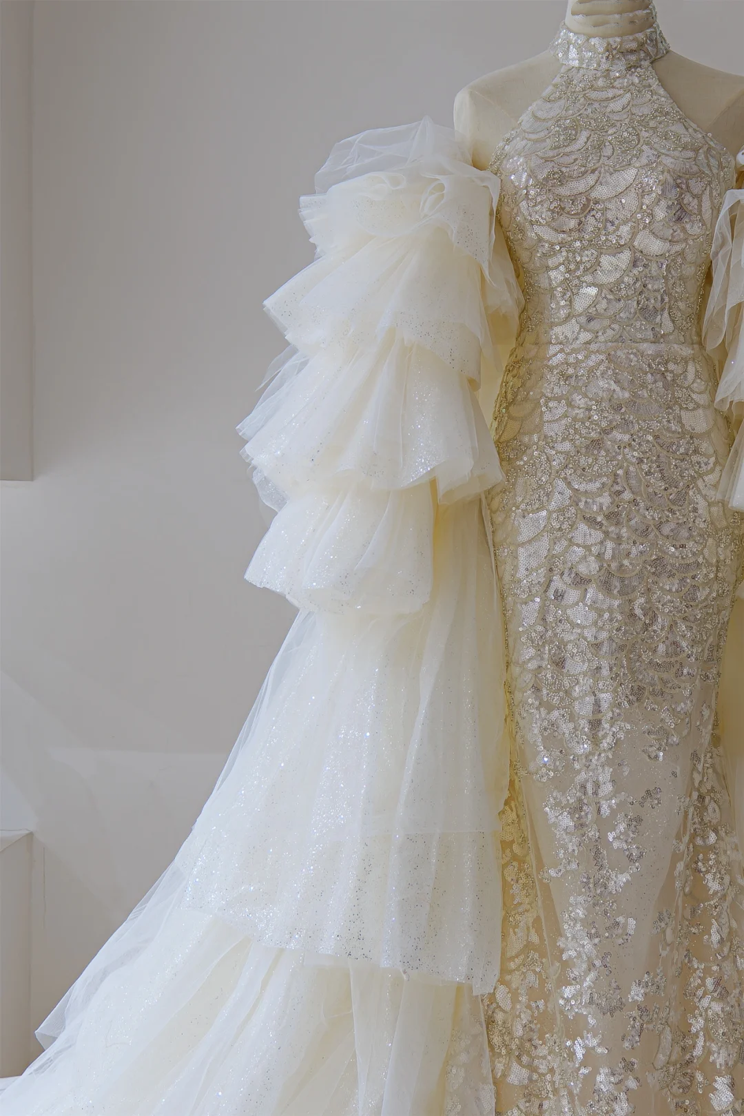 Robe de mariée sirène modeste, col haut, dentelle à sequins, corset ajusté, longue robe de mariée, robes de mariée RB1189