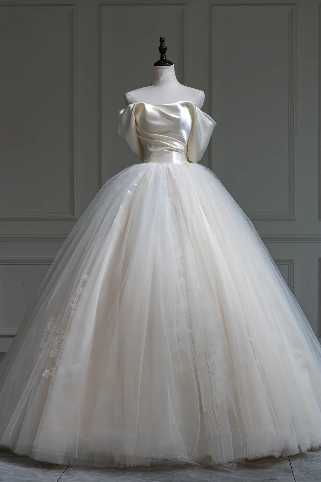 Modest Ball Gown Off The Shoulder Short Sleeves Fitted Lace Corset Wedding Dress Long Bridal Gown Wedding Dresses RB1206