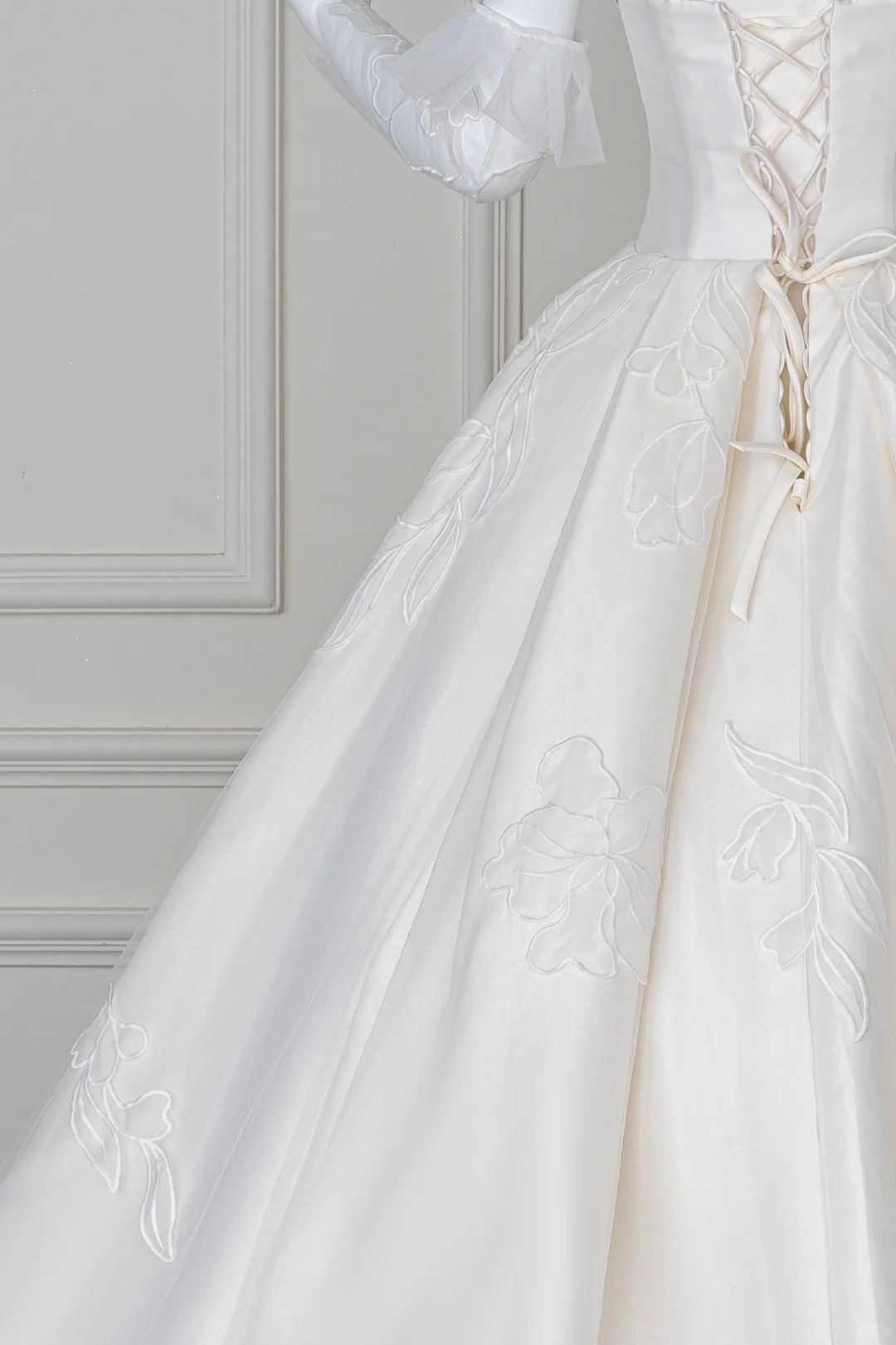 Modest Ball Gown Sweetheart With Long Sleeves Fitted Lace Corset Wedding Dress Long Bridal Gown Wedding Dresses RB1207