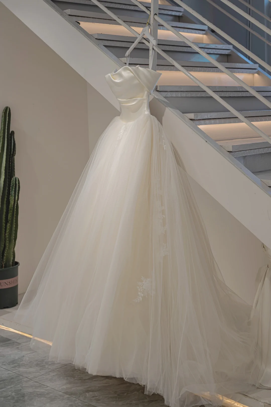 Charming Ball Gown Off The Shoulder Short Sleeves Fitted Lace Corset Wedding Dress Long Bridal Gown Wedding Dresses RB1212