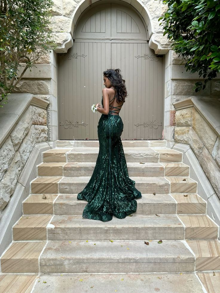 Robe de bal longue à bretelles spaghetti et paillettes vert émeraude foncé, style sirène, inspiration RB1304